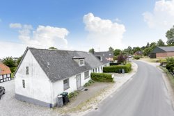 Hoelvej 8, Vissing, 8370 Hadsten