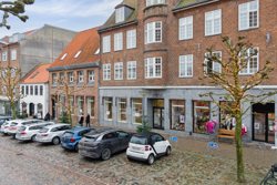 Torvet 4, st. 8500 Grenaa