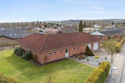 Rødtjørnevej 1, Laurbjerg, 8870 Langå