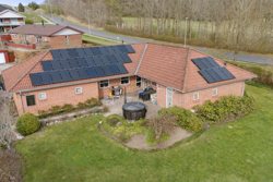 Rødtjørnevej 1, Laurbjerg, 8870 Langå