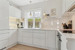 Ebeltoftvej 6, Tåstrup, 8410 Rønde