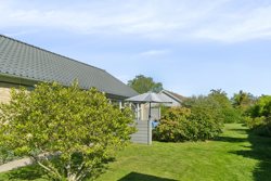 Bredkær Tværvej 20, 8250 Egå