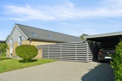Bredkær Tværvej 20, 8250 Egå