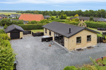 Fladstrupvej 44, 8570 Trustrup
