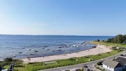 Rørsangervej 2, Følle Strand, 8410 Rønde