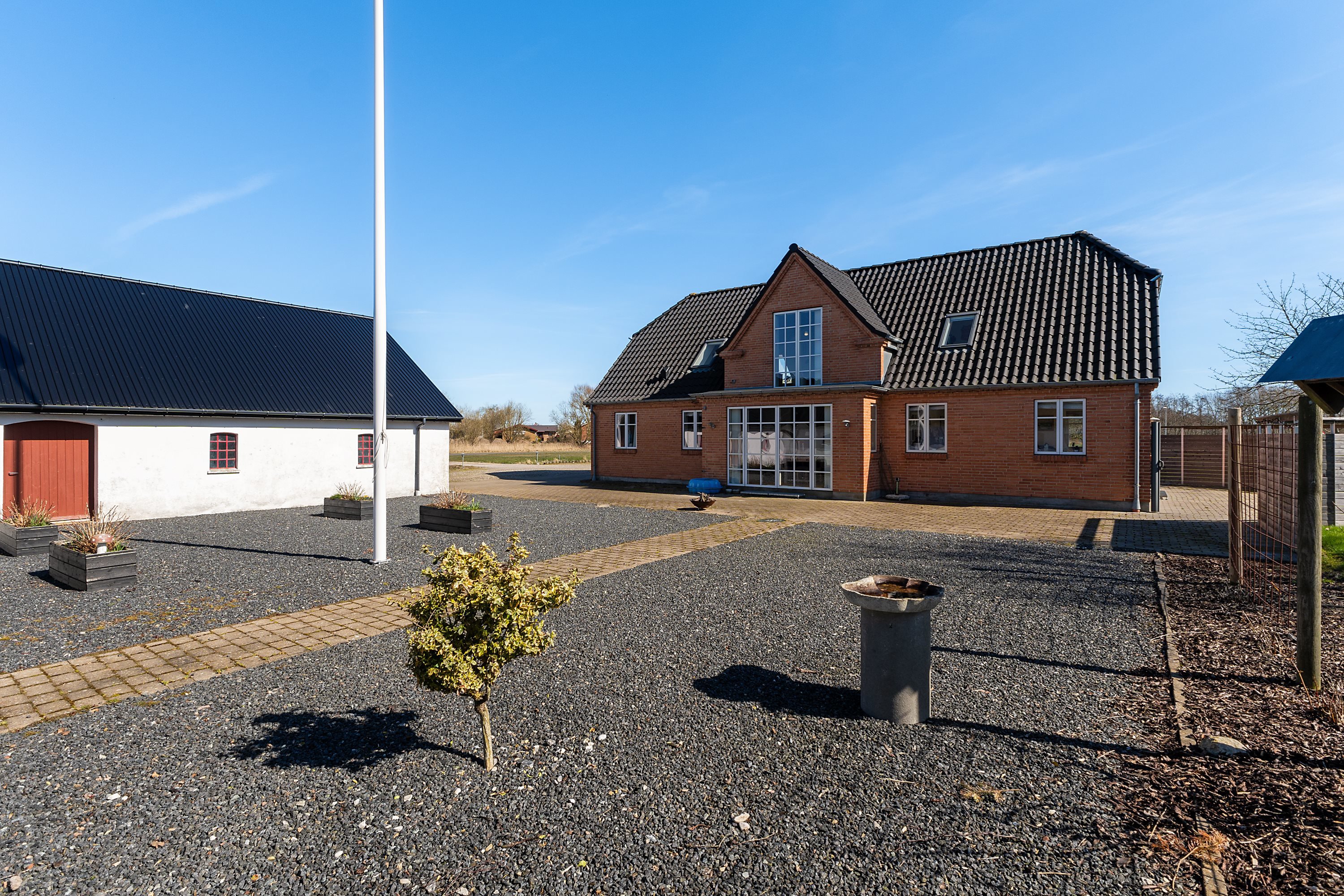 Landejendom på Skeltvedvej 3 9970 Strandby.