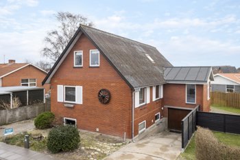 Stationsvej 15, 9970 Strandby