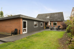 Langgade 5, 8350 Hundslund