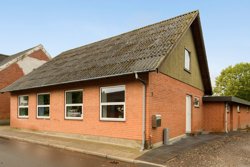 Langgade 5, 8350 Hundslund