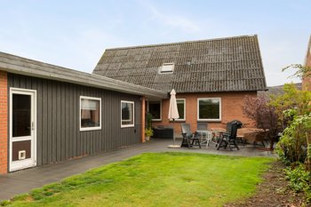Langgade 5, 8350 Hundslund