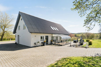 Slotsvej 5, 8860 Ulstrup