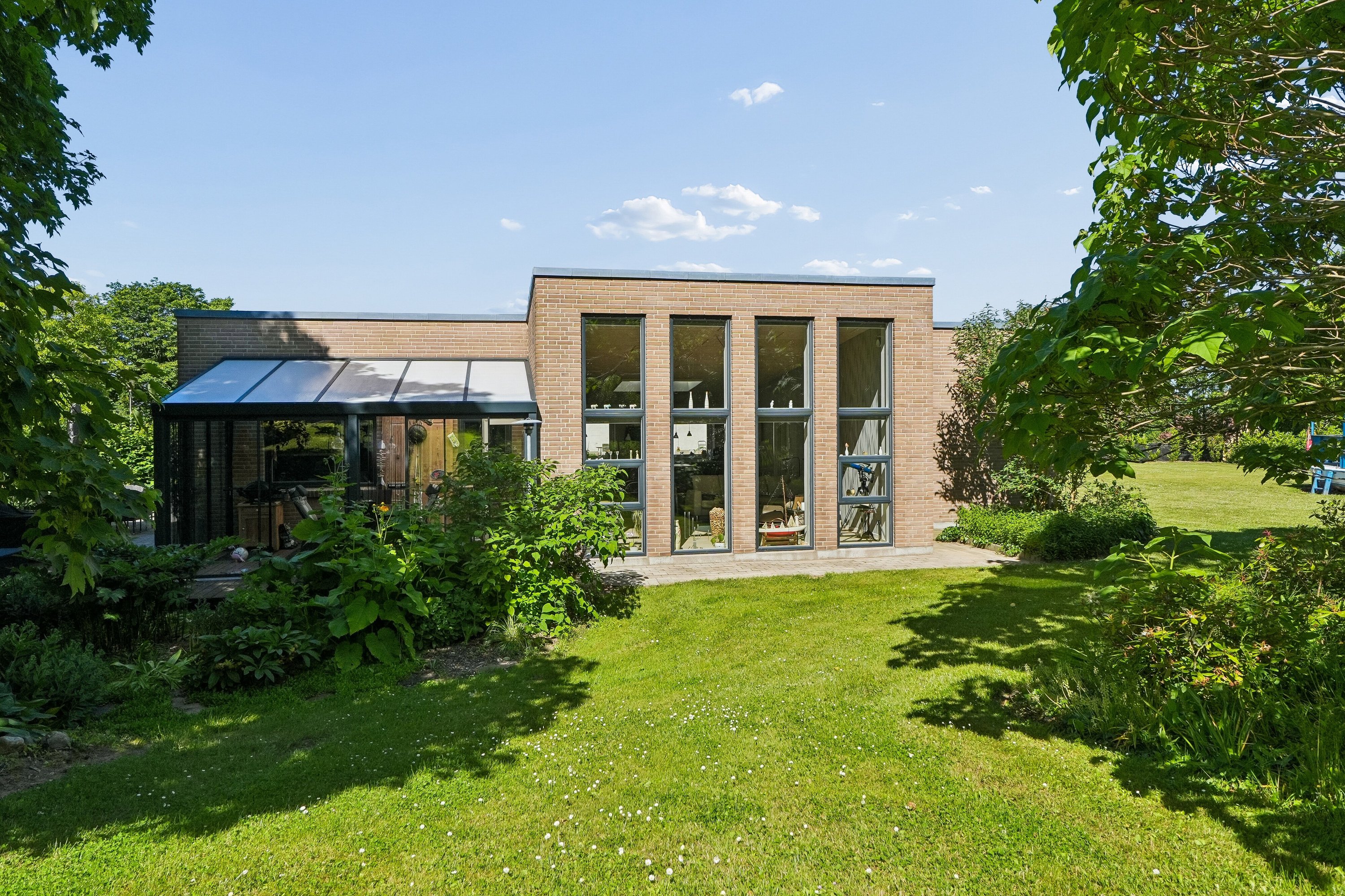 Landejendom på Ørslevvej 2 5592 Ejby.