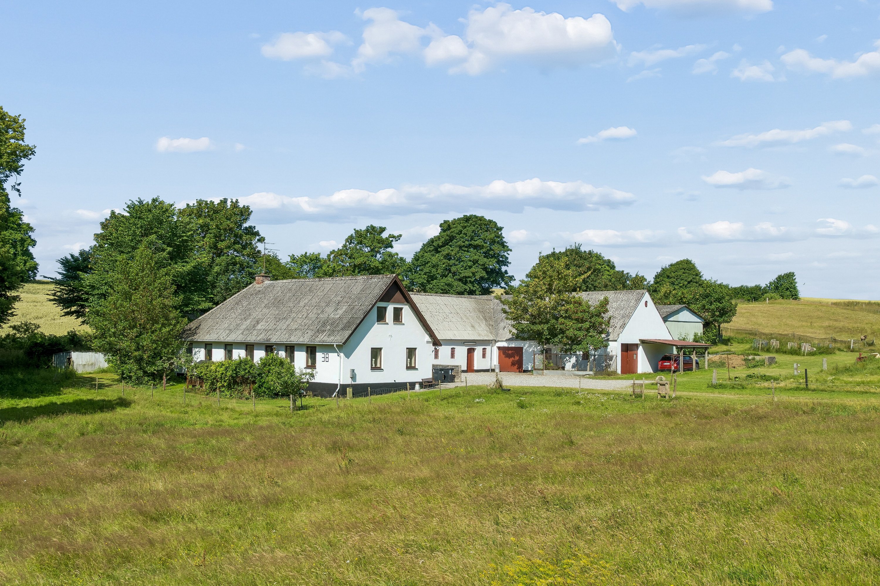 Landejendom på Hobrovej 38 9560 Hadsund.