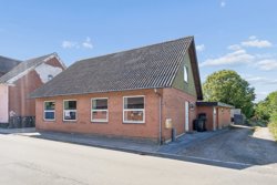 Langgade 5, 8350 Hundslund