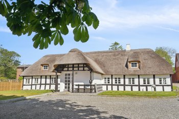 Skelund Hovedgade 8, 9560 Hadsund