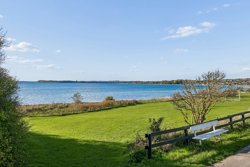 Lomvievej 1, Følle Strand, 8410 Rønde
